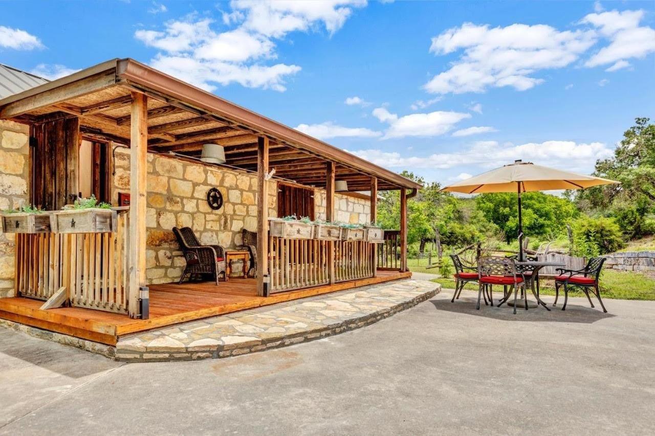 A Barn At The Quarry Bed & Breakfast Fredericksburg Exterior photo