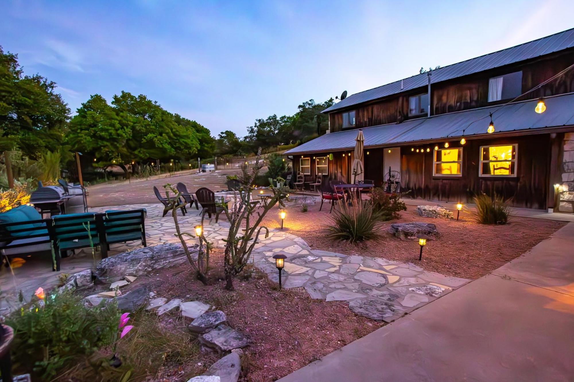 A Barn At The Quarry Bed & Breakfast Fredericksburg Exterior photo