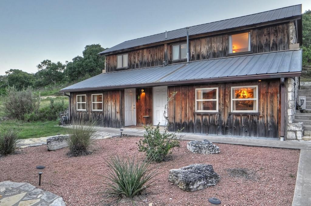 A Barn At The Quarry Bed & Breakfast Fredericksburg Exterior photo