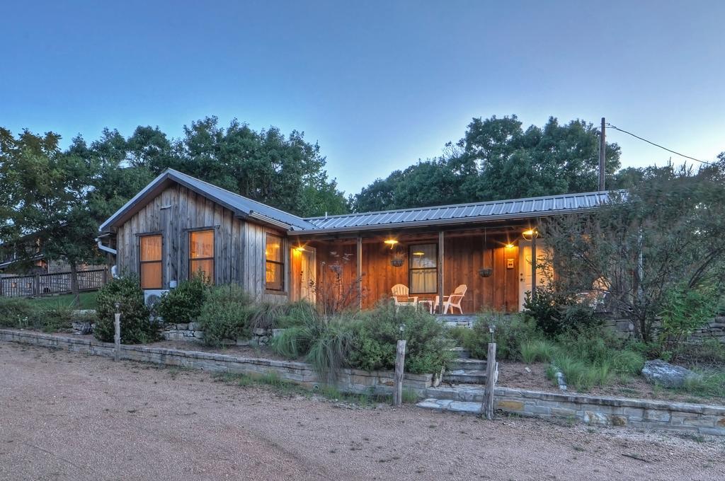 A Barn At The Quarry Bed & Breakfast Fredericksburg Exterior photo