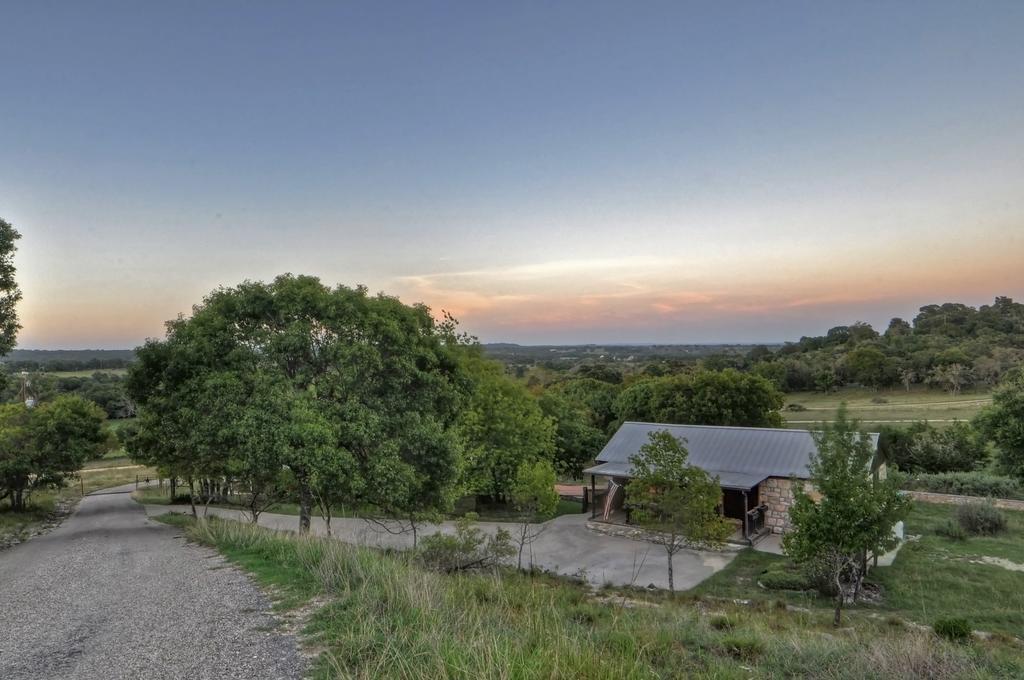 A Barn At The Quarry Bed & Breakfast Fredericksburg Exterior photo