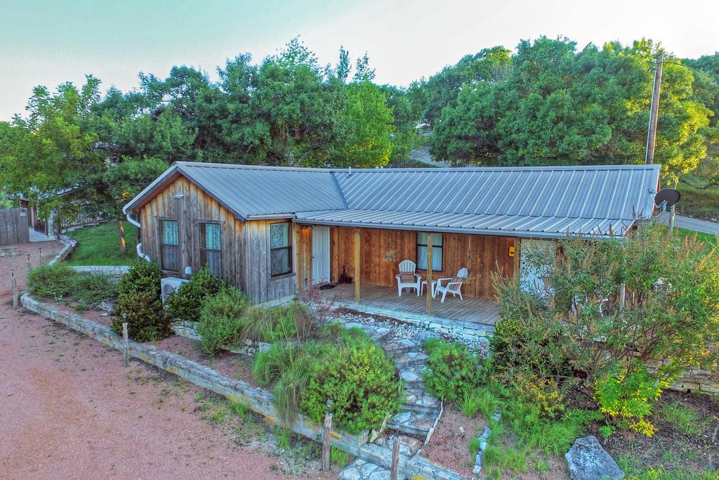 A Barn At The Quarry Bed & Breakfast Fredericksburg Exterior photo