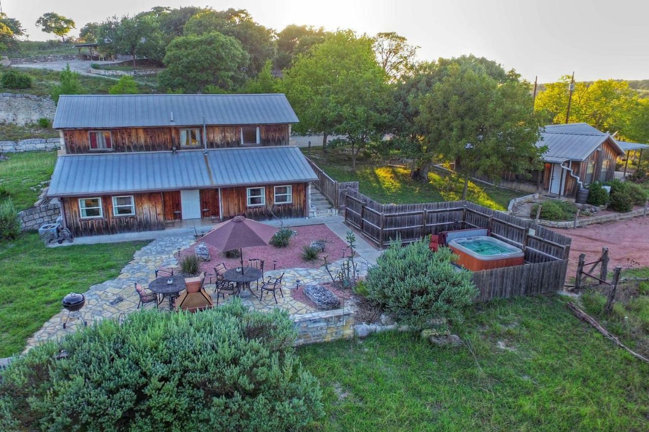 A Barn At The Quarry Bed & Breakfast Fredericksburg Exterior photo